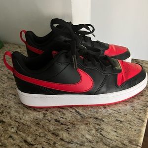 Nike Court Borough Size 6Y (equivalent of M6/W8)
